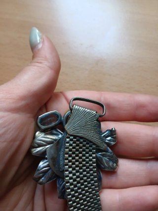 Collana con fiori e pietre blu