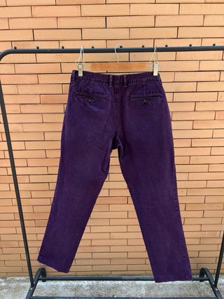 Jeans CAROLINA HERRERA morados, corte recto.