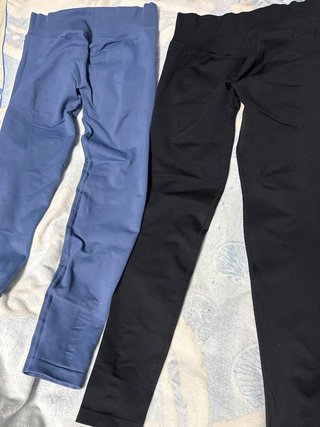 Mallas deportivas de yoga azules y negras