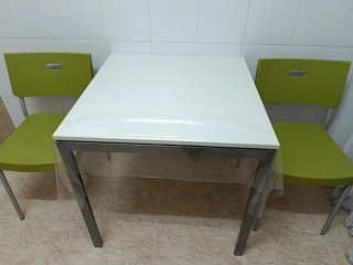 Mesa cocina acero y madera + 2 sillas