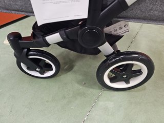 Bugaboo Donkey 2 con capotas Donkey 3