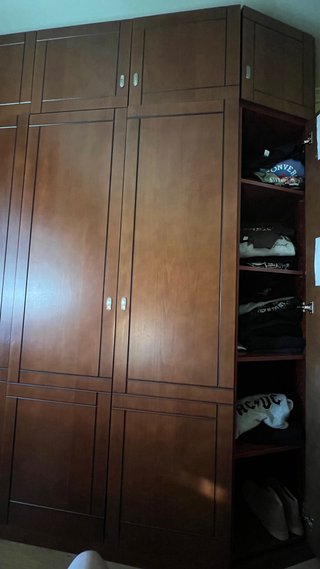 Armario puertas de madera 2’40 x 240 cm