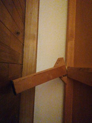 Armario de madera maciza