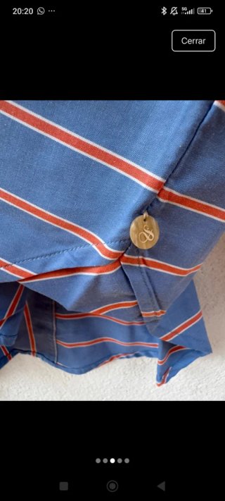 Camisa de rayas azul y roja