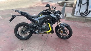 Zontes Z2 125 Naked Negra y Amarilla