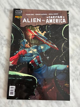 ALIEN VS CAPITÁN AMÉRICA