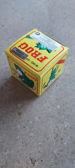 Rana de cuerda vintage de hojalata