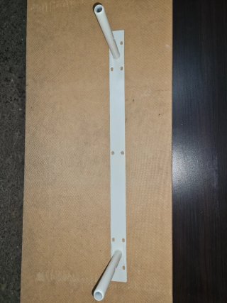 Estantería de pared negra y marrón