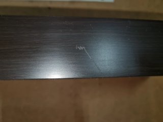 Estantería de pared negra y marrón