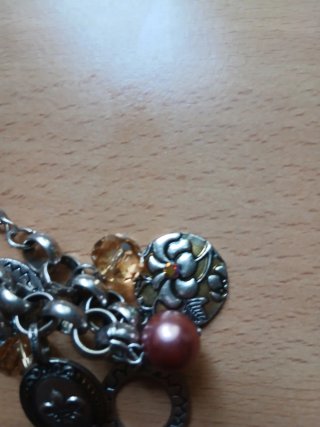 Bracciale con ciondoli color ambra