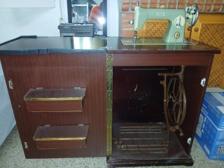Máquina de coser Alfa verde
