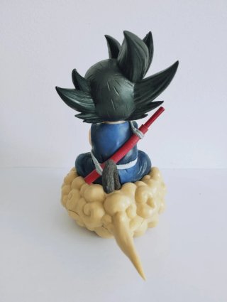 Figura Goku niño en nube Dragon Ball
