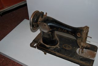 Máquina de coser Alfa antigua