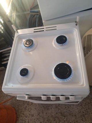 Cocina de gas Beko con horno