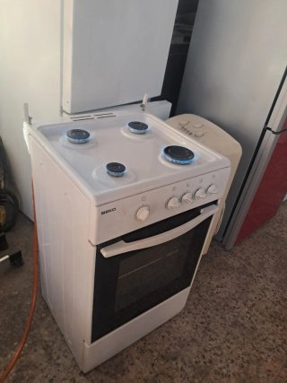Cocina de gas Beko con horno