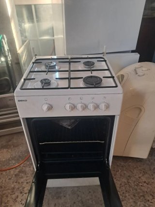 Cocina de gas Beko con horno