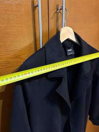 Gabardina fluida negra Pull&Bear Talla M