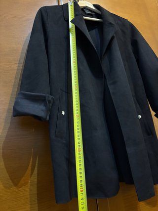 Gabardina fluida negra Pull&Bear Talla M
