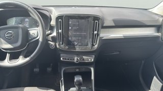 Volvo XC40 T3 Momentum 120 kW (163 CV)