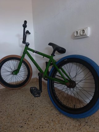 Bicicleta BMX verde