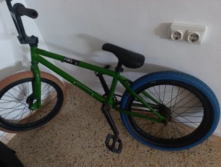 Bicicleta BMX verde
