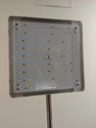 Lámpara de pie LED moderna