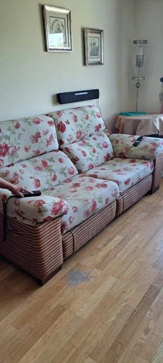 Sillón floral tela y madera