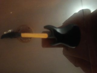 Guitarra Coleccionable Miniatura Negra
