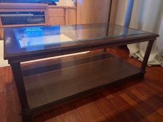 Mesa de centro de madera y cristal
