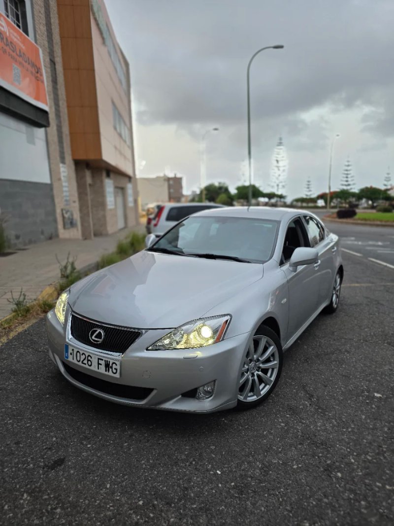 Lexus IS250 V6 - foto 1