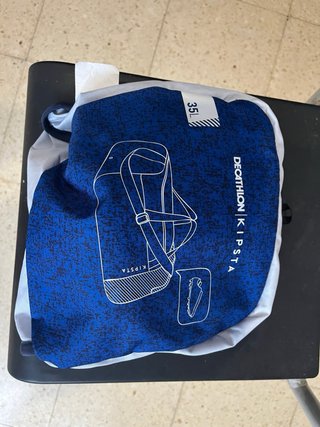 Mochila deportiva Kipsta azul y negra