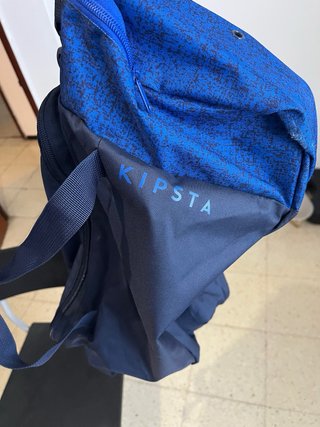 Mochila deportiva Kipsta azul y negra