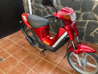 CICLOMOTOR MARCA SUZUKI MODELO SUSY DE 50CC.