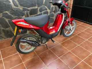 CICLOMOTOR MARCA SUZUKI MODELO SUSY DE 50CC.