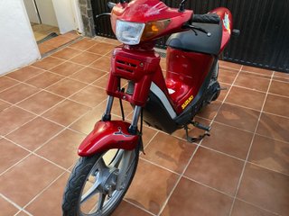 CICLOMOTOR MARCA SUZUKI MODELO SUSY DE 50CC.