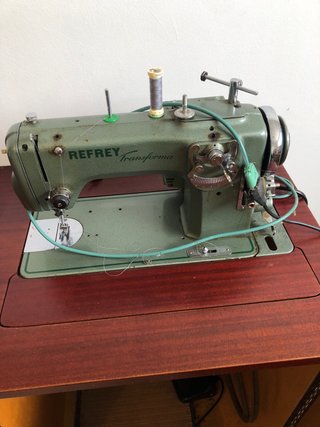 Máquina de coser Refrey Transforma con mueble