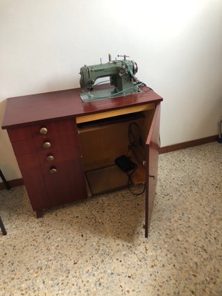 Máquina de coser Refrey Transforma con mueble