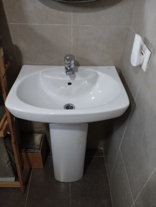 Lavabo Roca con grifo incluido
