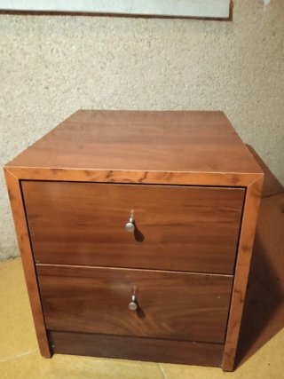 Conjunto de 2 mesitas de noche de madera