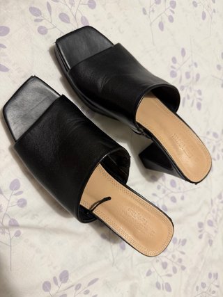 Tacones negros cuadrados