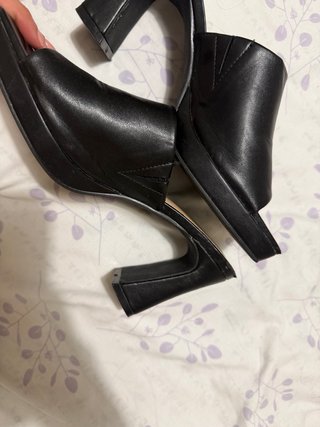 Tacones negros cuadrados