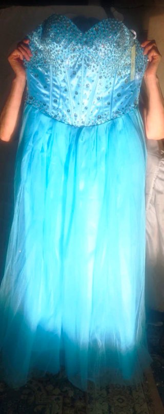 Vestido de fiesta azul con pedrería