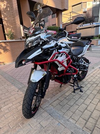 Benelli TRK 502 Adventure Blanca y Roja
