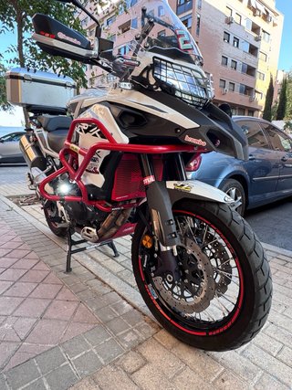Benelli TRK 502 Adventure Blanca y Roja
