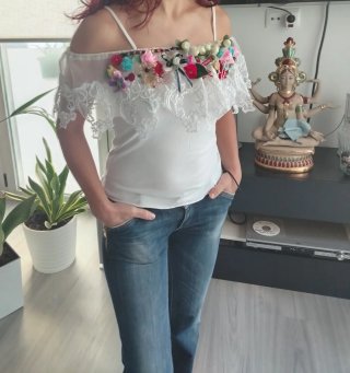 Blusa indígena Otavaleña con flores de encaje
