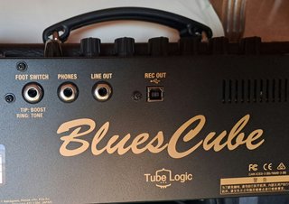 Roland Blues Cube Hot con Celestion Creamback