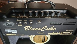 Roland Blues Cube Hot con Celestion Creamback