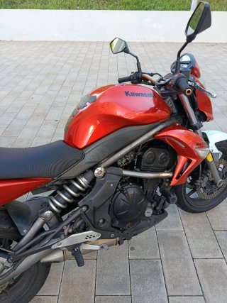 Kawasaki ER-6n de 2011, 650 ccc