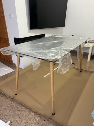 Mesa de cristal dorada sin estrenar