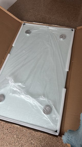 Mesa de cristal dorada sin estrenar